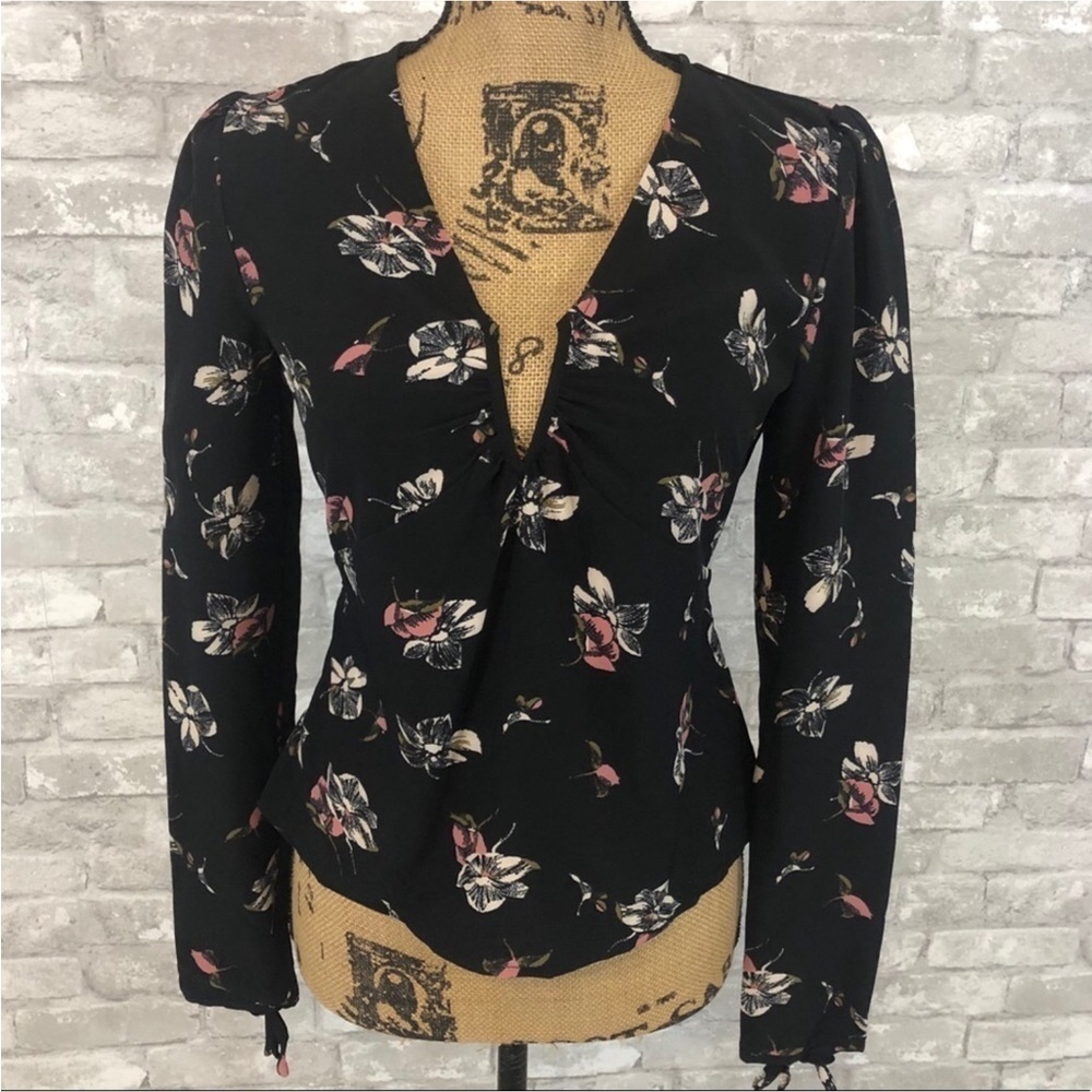 LEYDEN Vneck Floral Long Sleeve Blouse